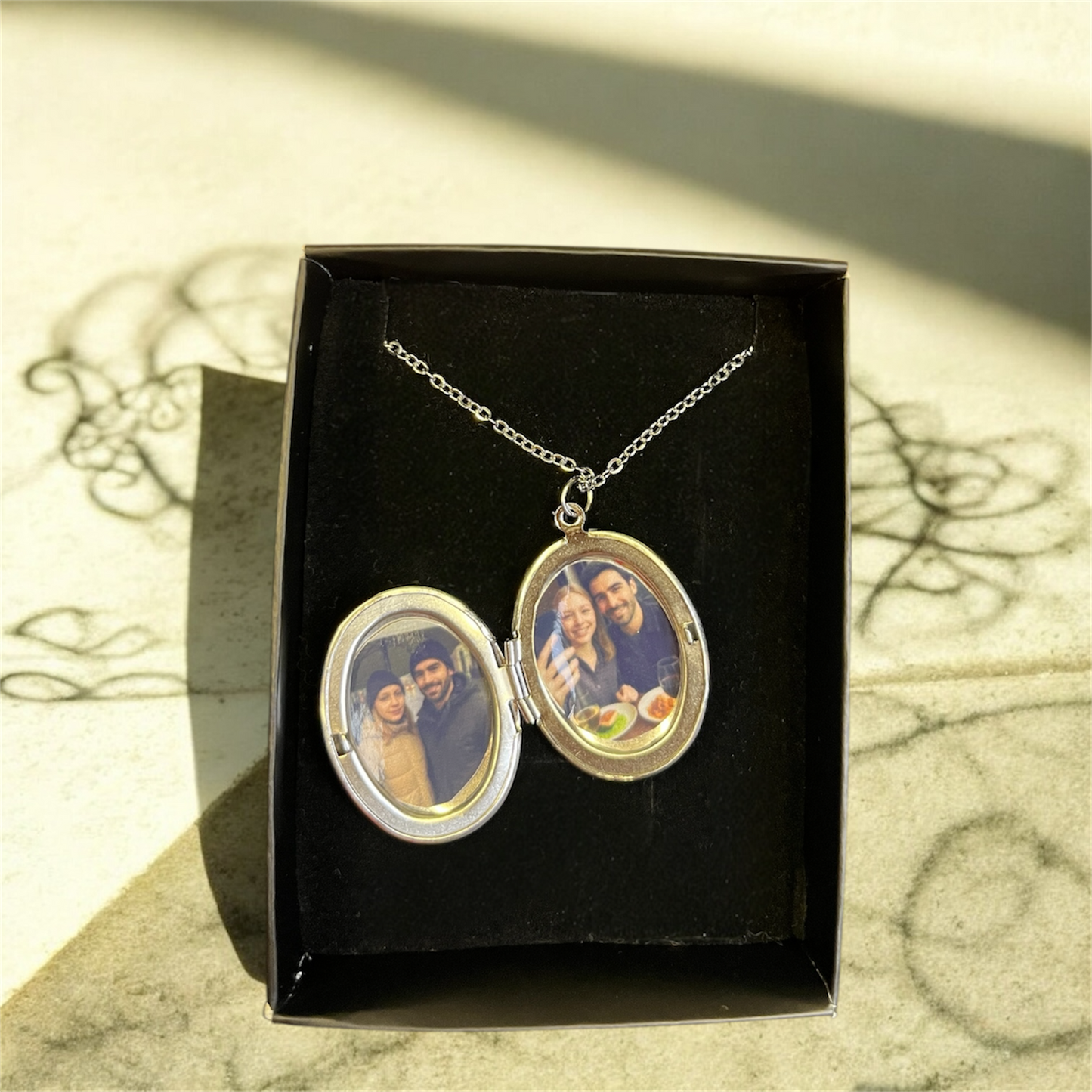 Oval Desenli Madalyon Kolye