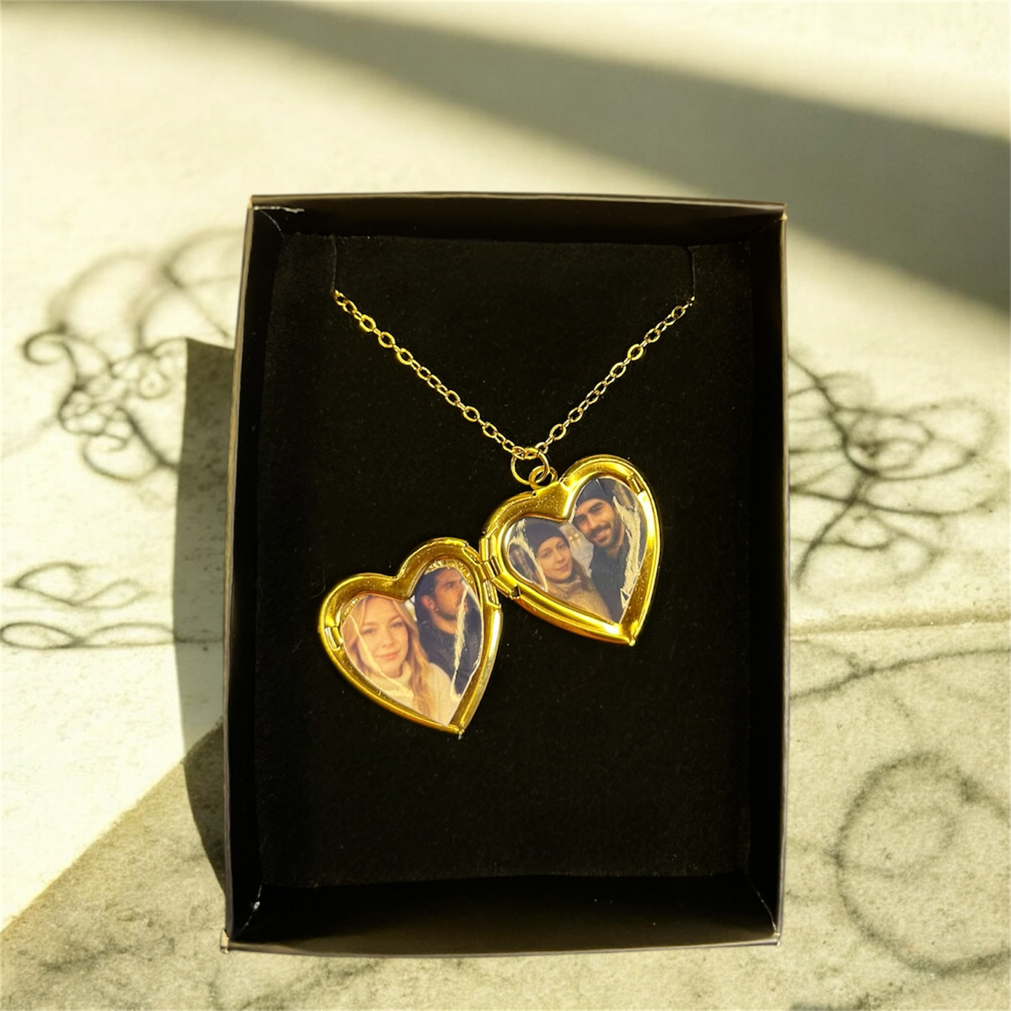 Kalp Desenli Fotoğraflı Kolye