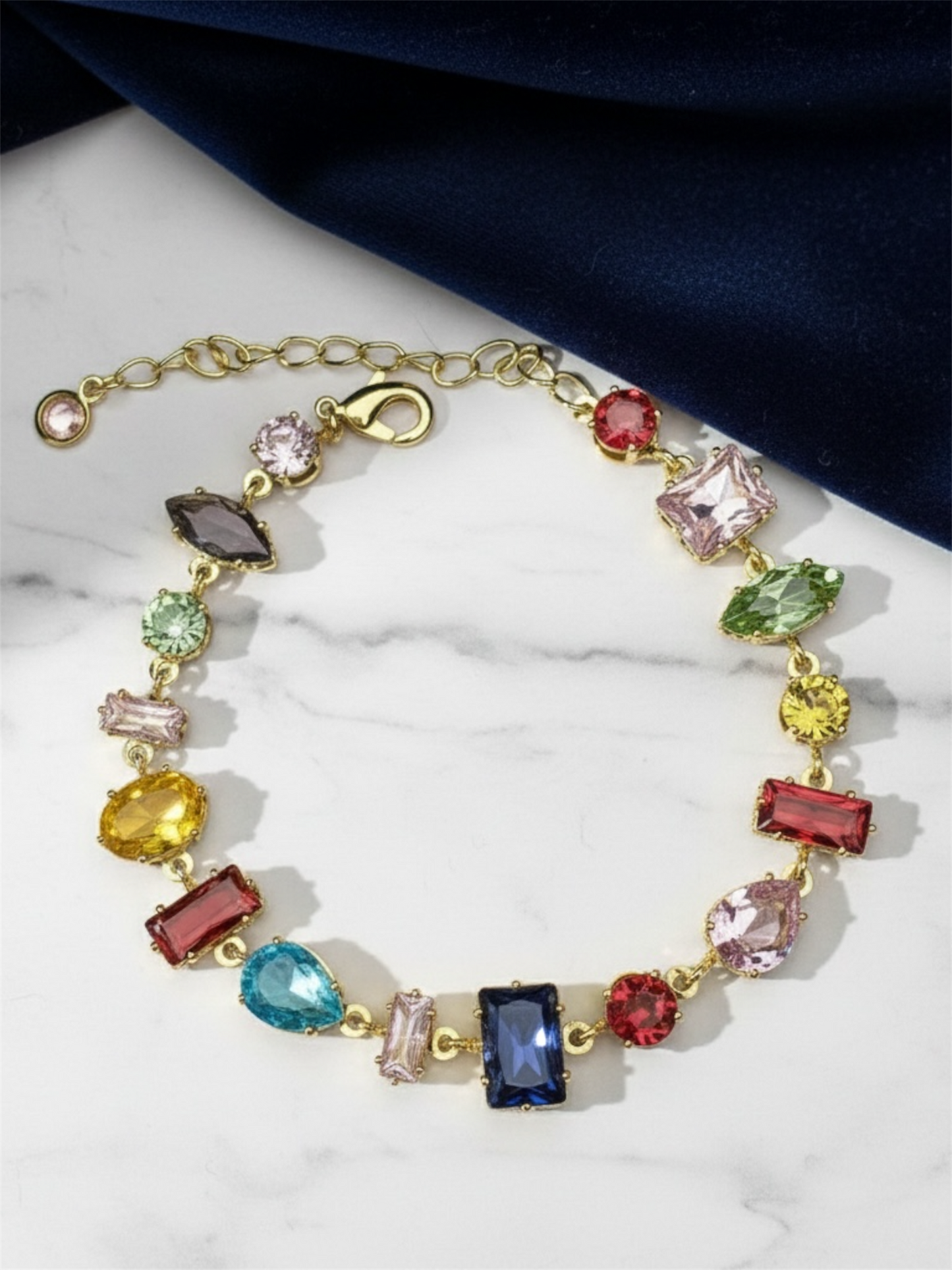 Gold Renkli Taşlı Bileklik