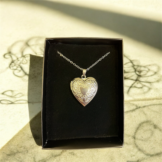 Kalp Desenli Fotoğraflı Kolye