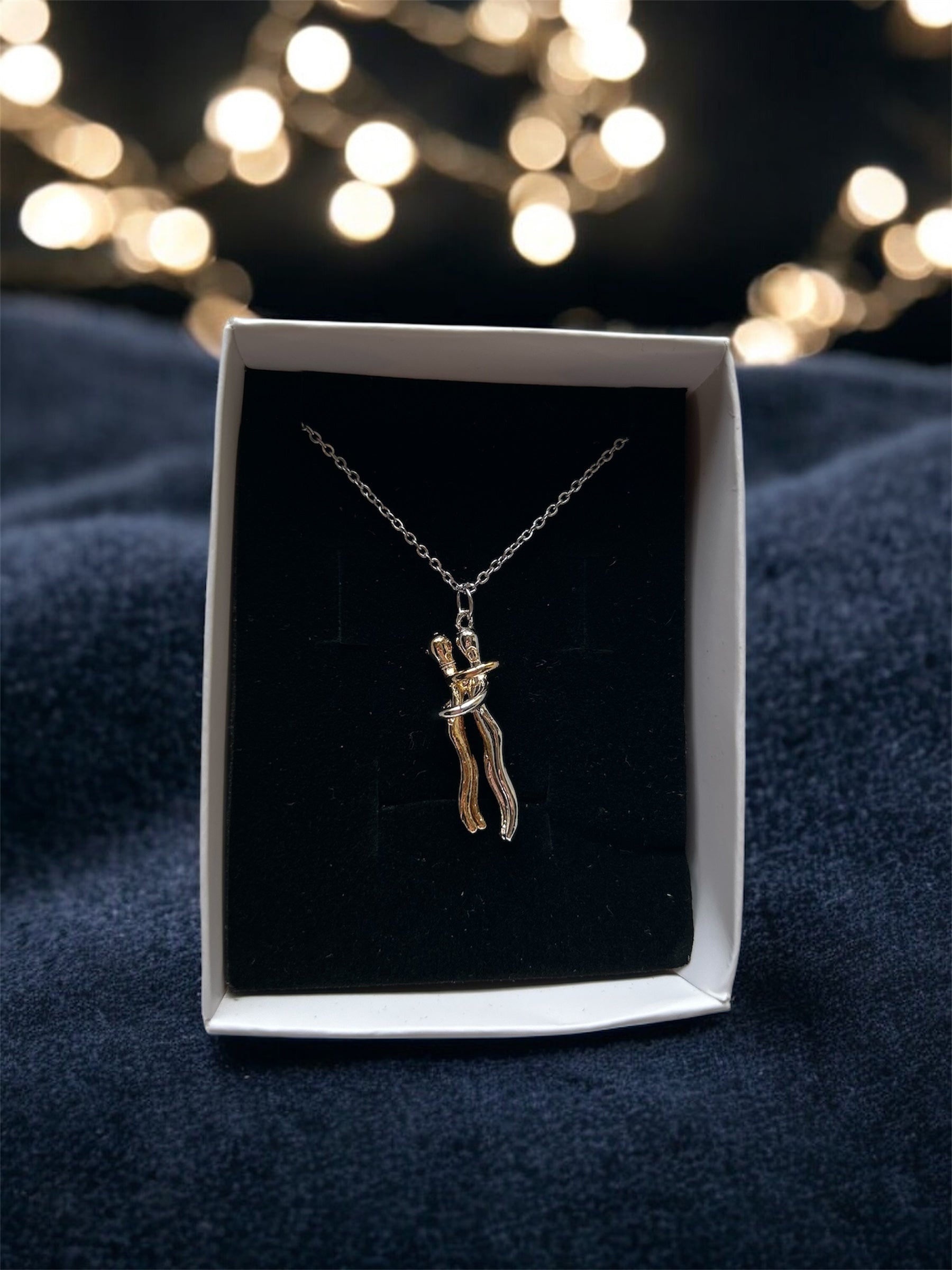 Sarılan Çift Kolye