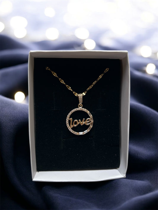 Love Yazılı Kolye