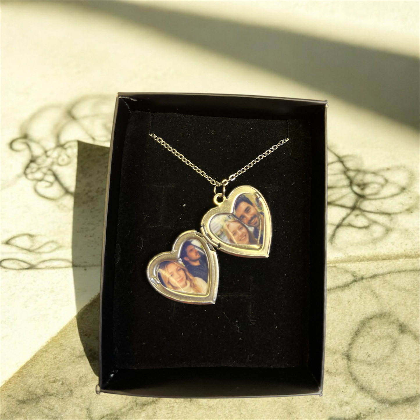 Kalp Desenli Fotoğraflı Kolye