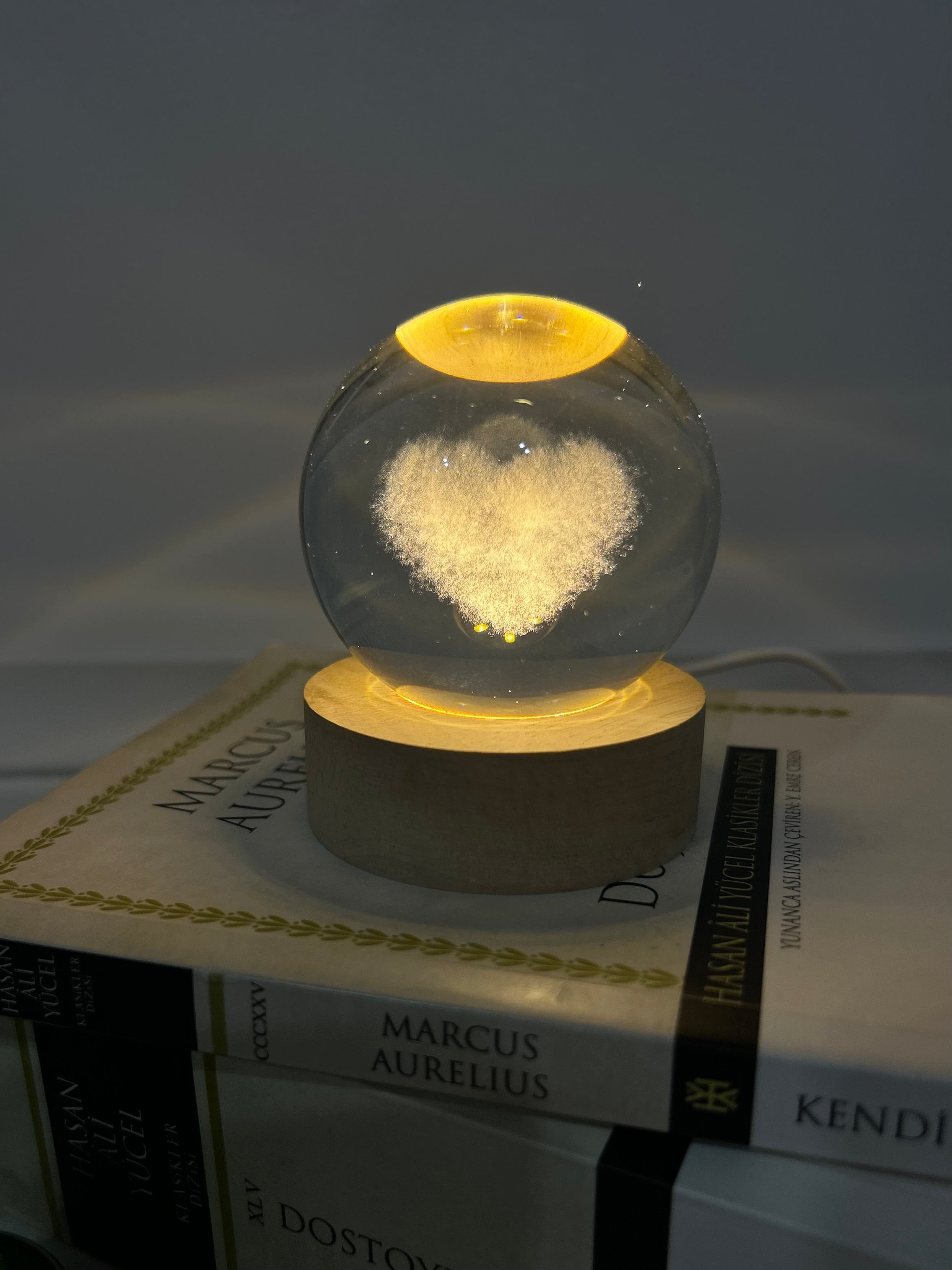 Kalp Işıklı Cam Küre