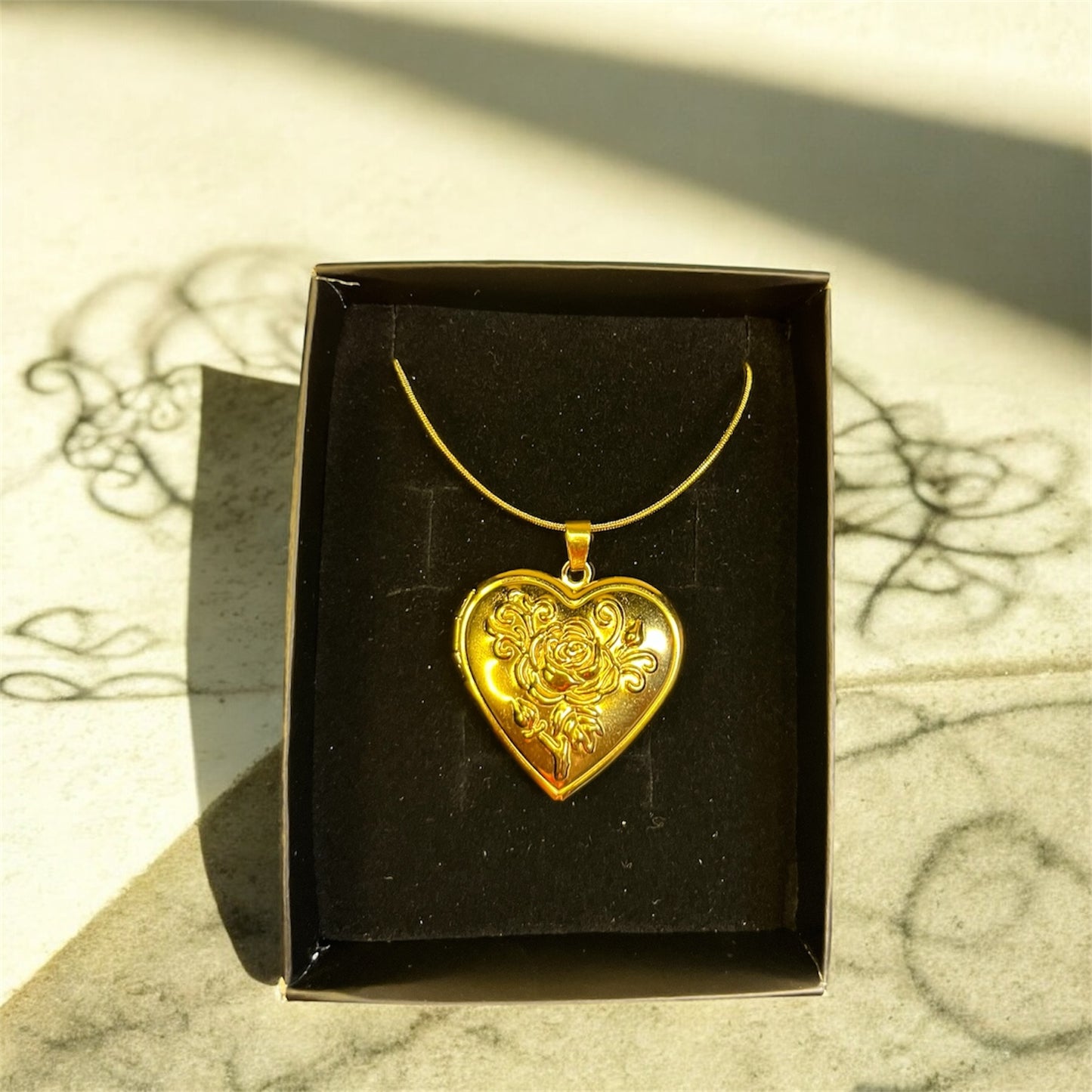 Kalp Desenli Fotoğraflı Kolye