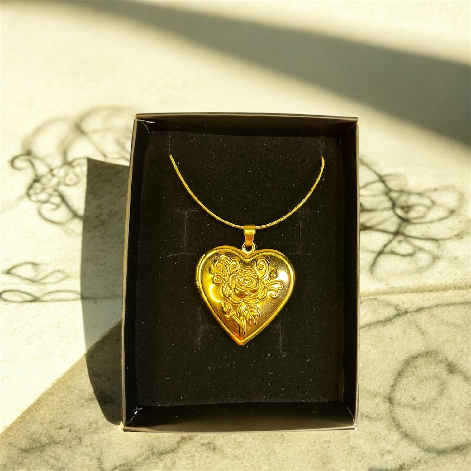 Kalp Desenli Fotoğraflı Kolye