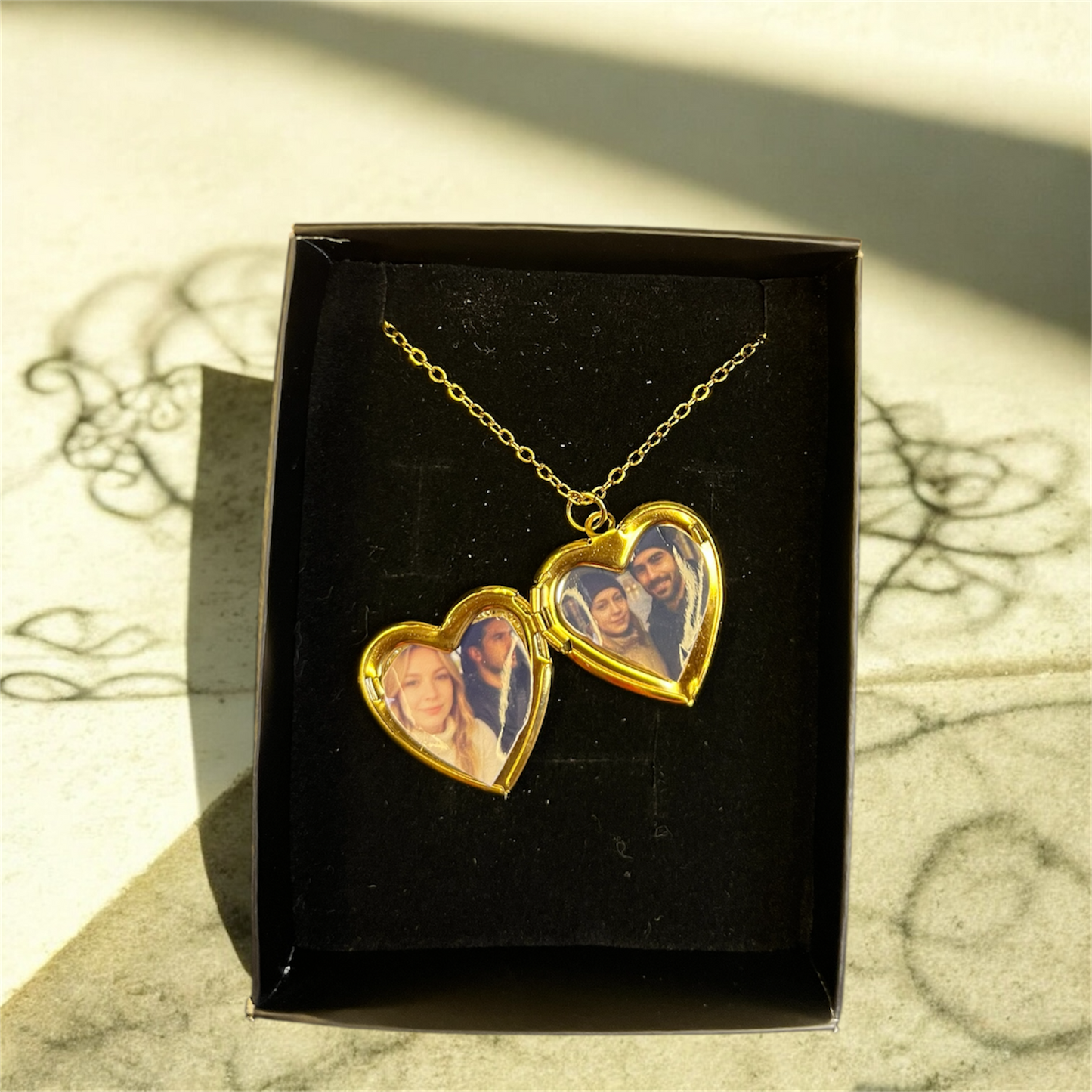 Kalp Desenli Fotoğraflı Kolye
