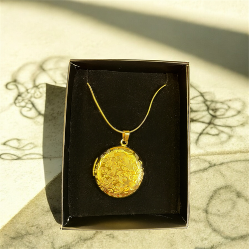 Yuvarlak Desenli Madalyon Kolye