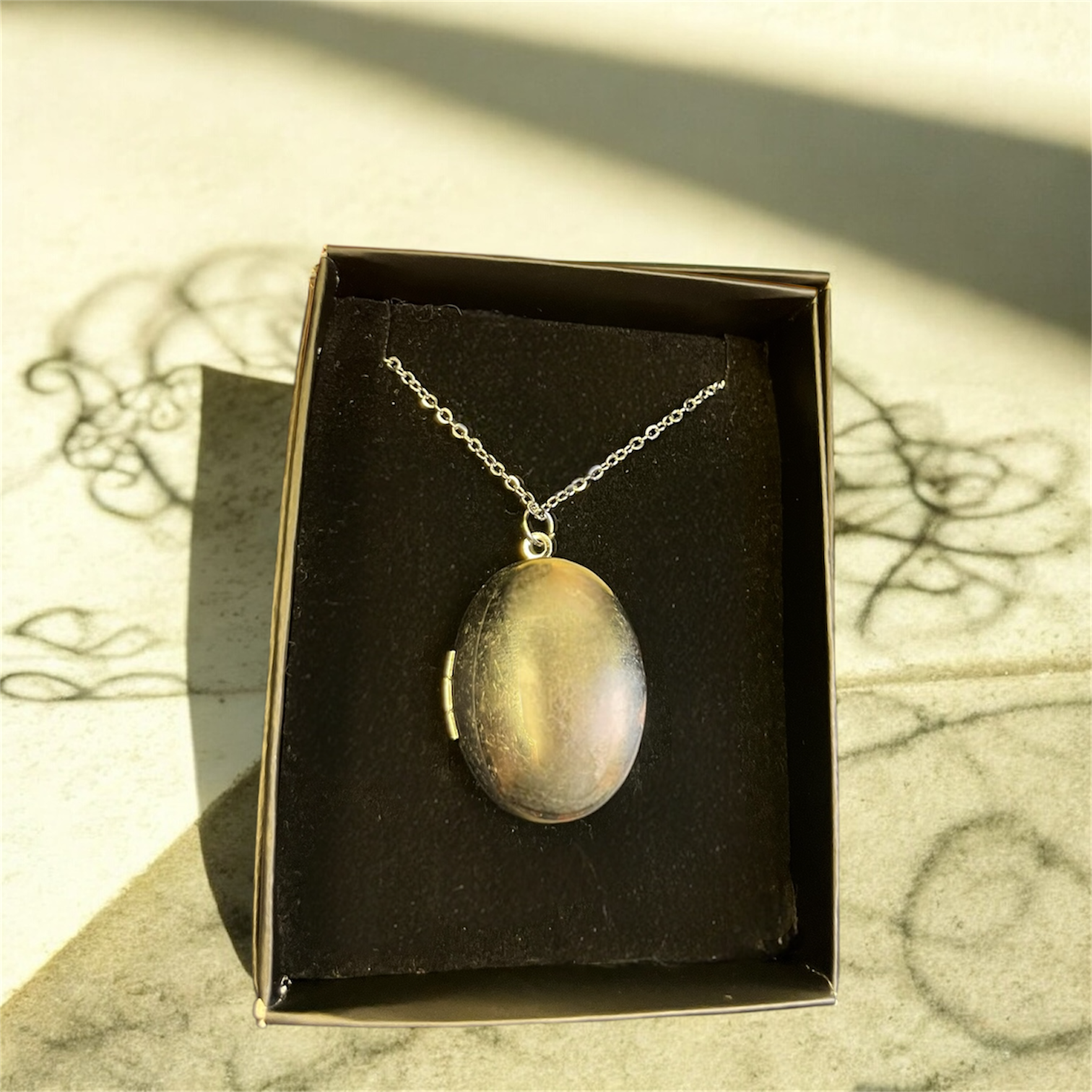 Oval Desenli Madalyon Kolye