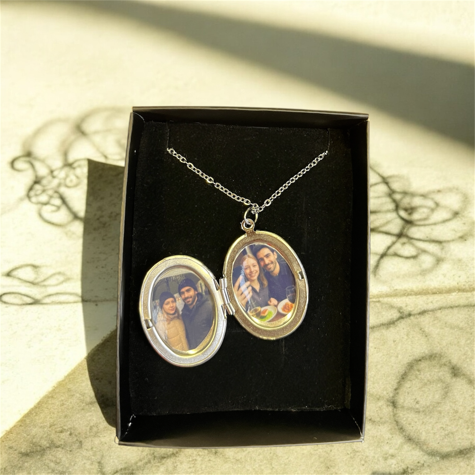 Oval Desenli Madalyon Kolye