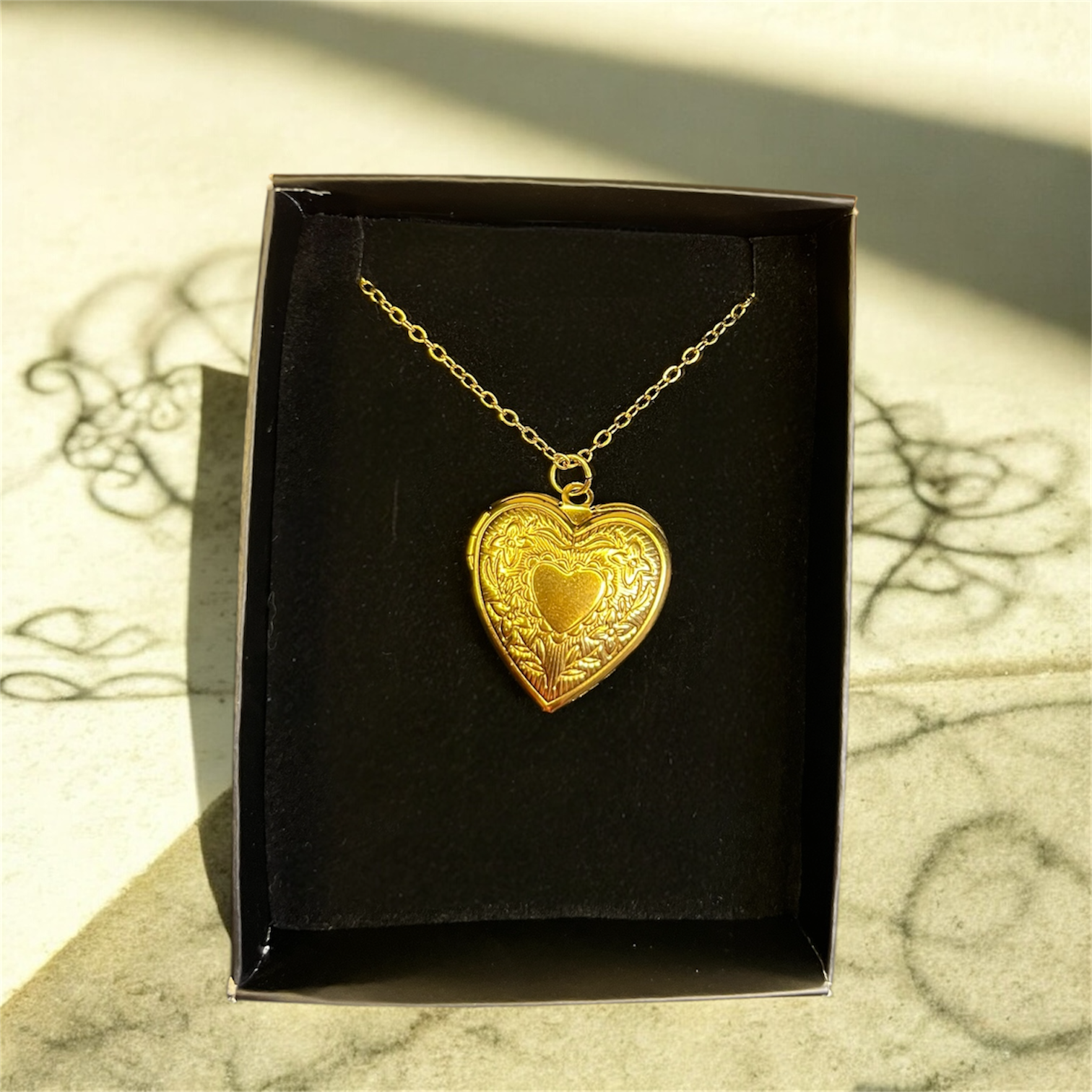 Kalp Desenli Fotoğraflı Kolye